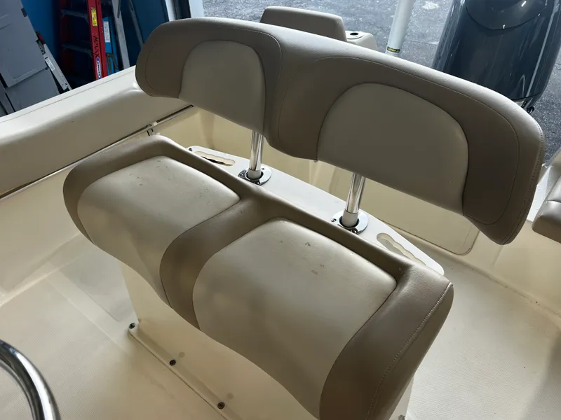 Slide: The Image of Scout 195 Sportfish 2024 - 8