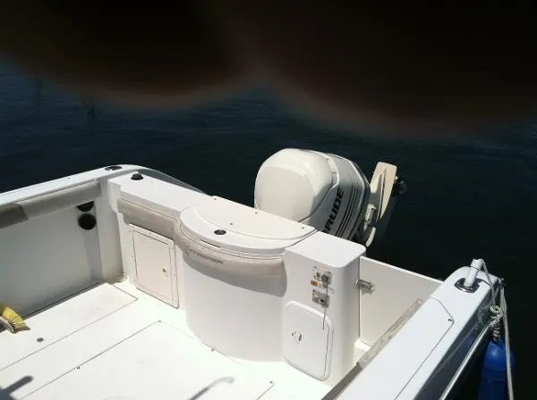 Slide: The Image of Seaswirl 2601 Walkaround O/B 2002 - 3