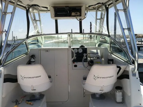 Slide: The Image of Seaswirl 2601 Walkaround O/B 2002 - 7