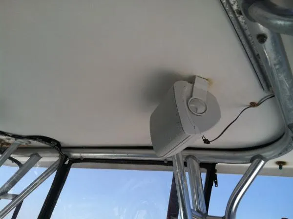 Slide: The Image of Seaswirl 2601 Walkaround O/B 2002 - 9