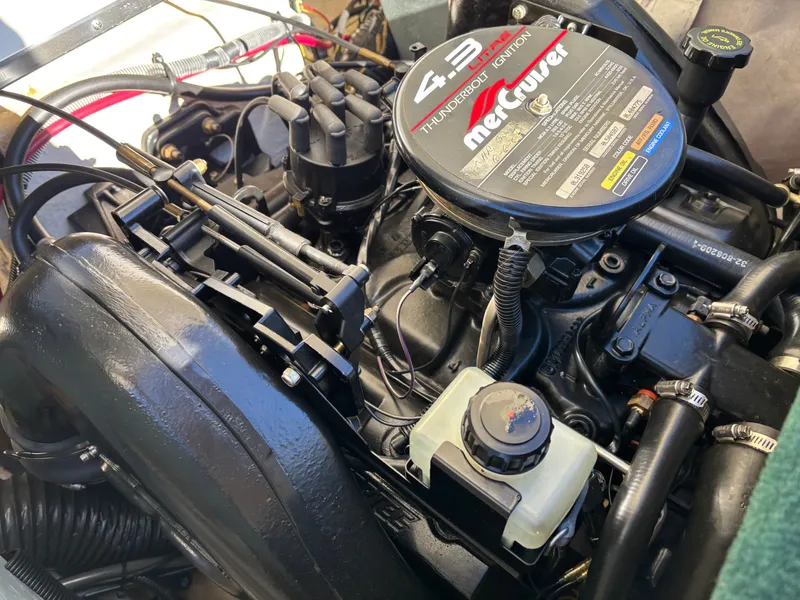 Slide: The Image of Sea Ray 185 1999 - 10