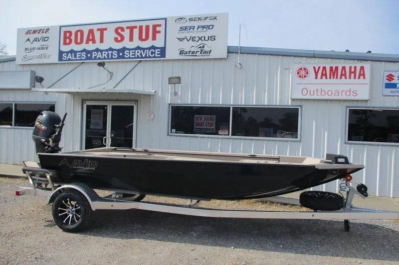 The Image of 2026 Avid 18 Commander boat on trailer outside dealership, featuring Yamaha outboard motor. - 0