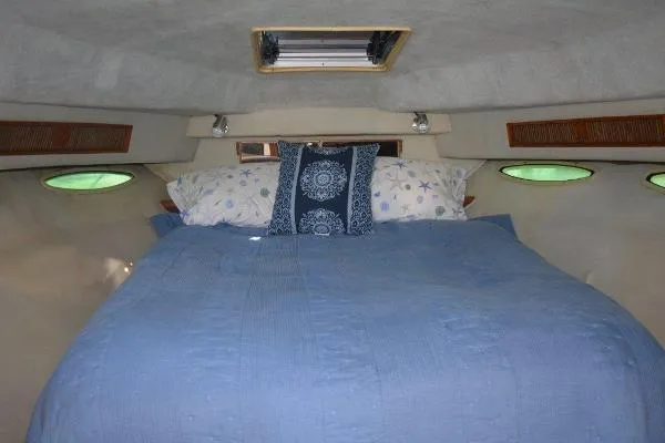Slide: The Image of Sea Ray Express Cruiser 1987 - 11