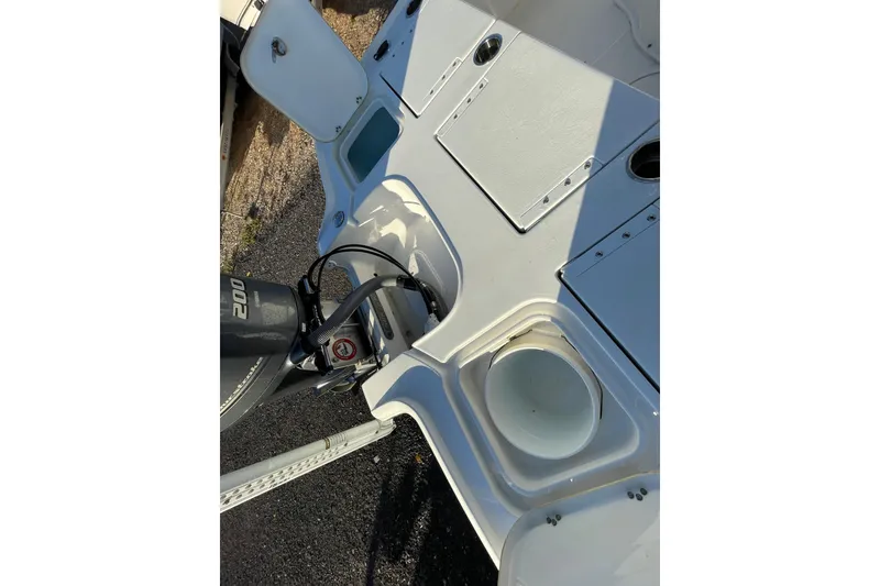 Slide: The Image of 2019 Sea Hunt BX 22 BR boat deck with Yamaha 200 outboard motor. - 5