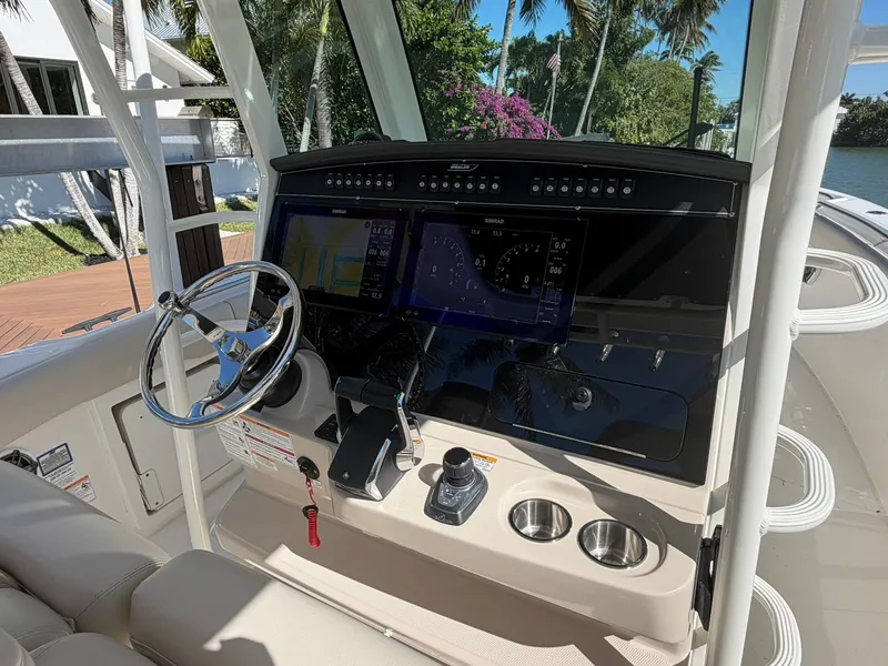 Slide: The Image of Boston Whaler 330 Outrage 2024 - 21