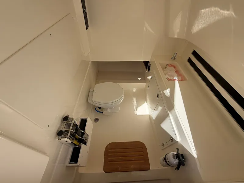 Slide: The Image of Boston Whaler 330 Outrage 2024 - 39