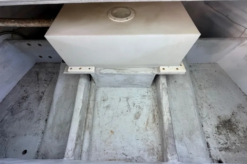 Slide: The Image of 2001 Cobra Predator 3100 boat interior showing storage compartment and tank. - 32