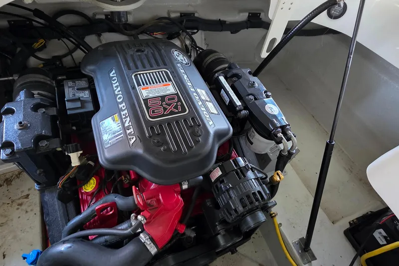 Slide: The Image of Volvo Penta 5.0 GXI engine in 2007 Cobalt 212 boat, detailed view. - 24