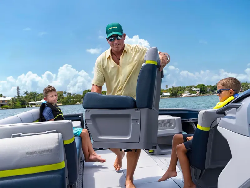 Slide: The Image of Sea-Doo Switch Cruise Limited 21 - 230 hp 2025 - 10