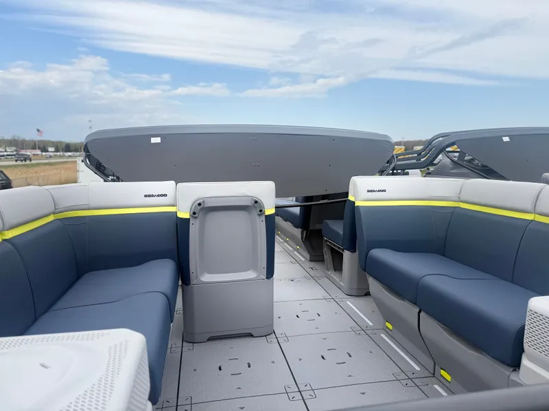 Slide: The Image of Sea-Doo Switch Cruise Limited 21 - 230 hp 2025 - 13