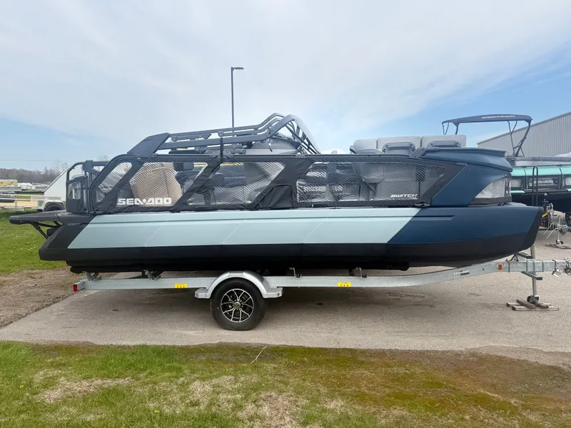 Slide: The Image of Sea-Doo Switch Cruise Limited 21 - 230 hp 2025 - 14