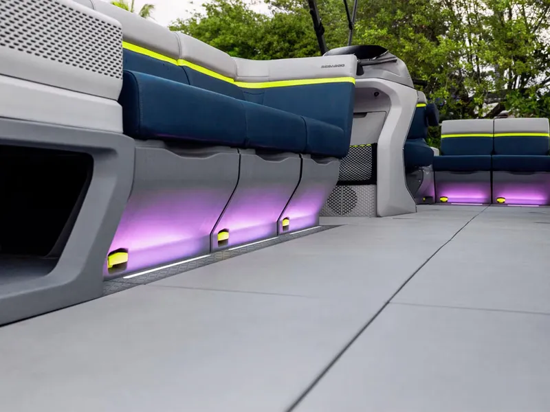 Slide: The Image of Sea-Doo Switch Cruise Limited 21 - 230 hp 2025 - 7