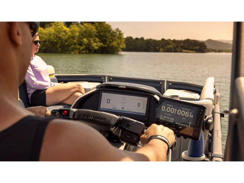 Slide: The Image of Sea-Doo Switch Cruise Limited 21 - 230 hp 2025 - 8