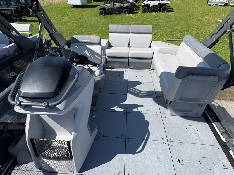 Slide: The Image of Sea-Doo Switch Cruise 21 2025 - 6