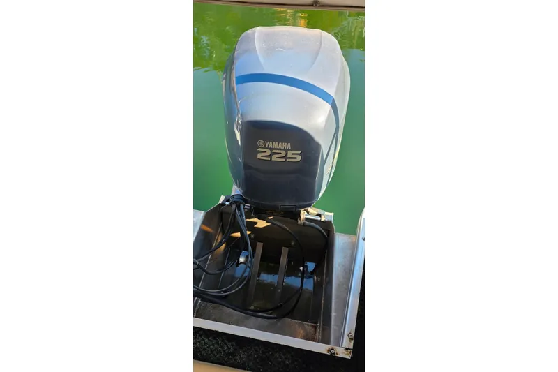 Slide: The Image of Steering console of a 2004 Sanpan 2500 RE boat with gauges and controls. - 33