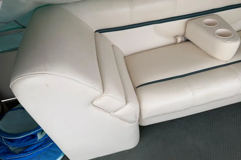 Slide: The Image of White leather seating with cup holders on a 2004 Sanpan 2500 RE boat. - 53