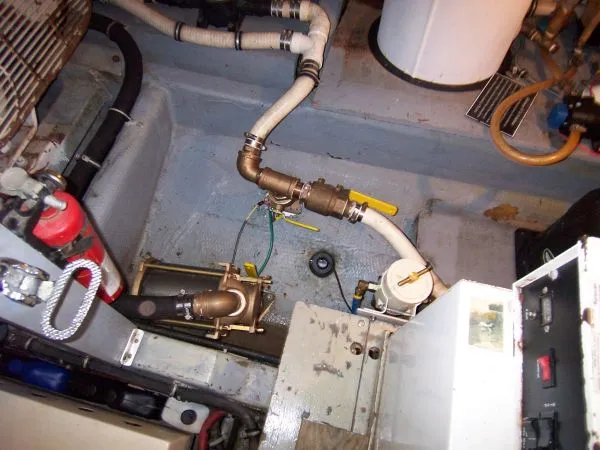 Slide: The Image of Hatteras DCFB Motor Yacht 1988 - 10