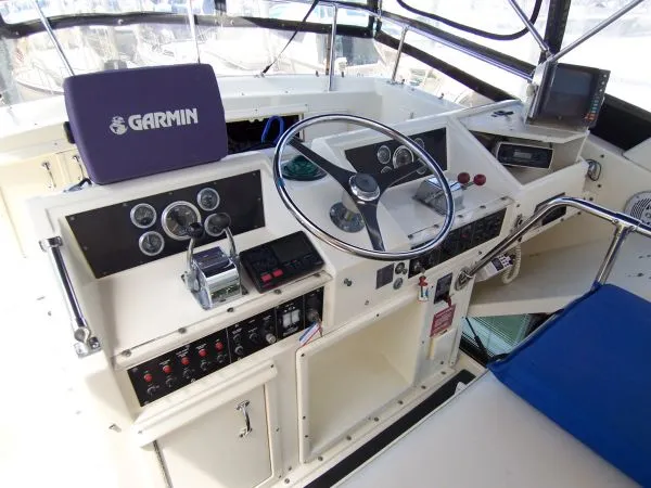 Slide: The Image of Hatteras DCFB Motor Yacht 1988 - 11