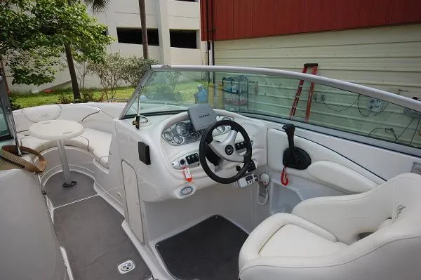 Slide: The Image of Monterey 265 Bowrider 2004 - 8