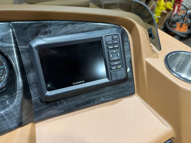 Slide: The Image of Tahoe LTZ 2185 Cruise Rear Bench (CRB) & Honda 4-Stroke EFI 2026 - 13