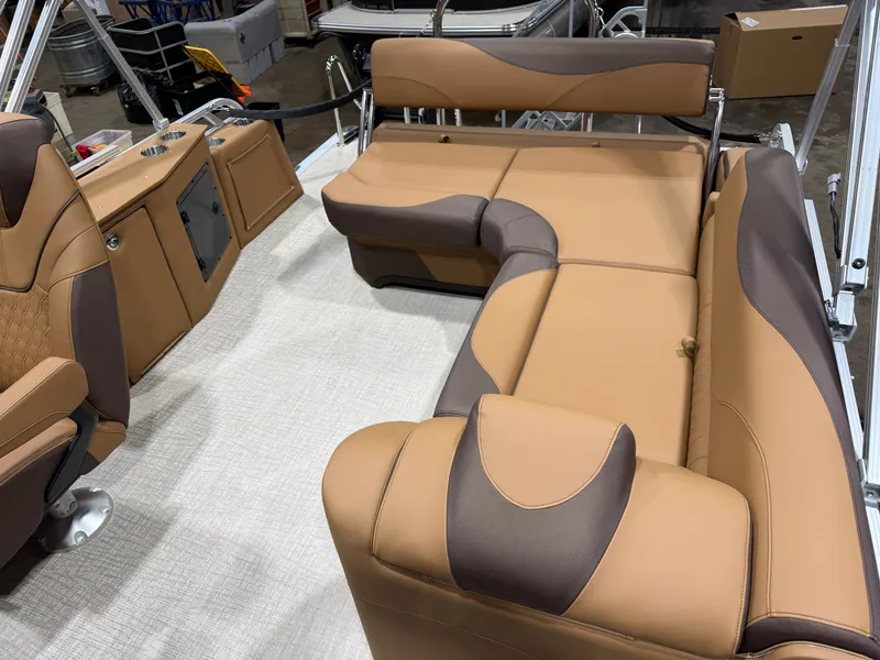 Slide: The Image of Tahoe LTZ 2185 Cruise Rear Bench (CRB) & Honda 4-Stroke EFI 2026 - 18