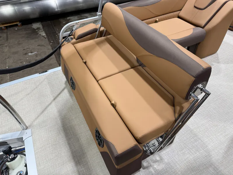 Slide: The Image of Tahoe LTZ 2185 Cruise Rear Bench (CRB) & Honda 4-Stroke EFI 2026 - 19