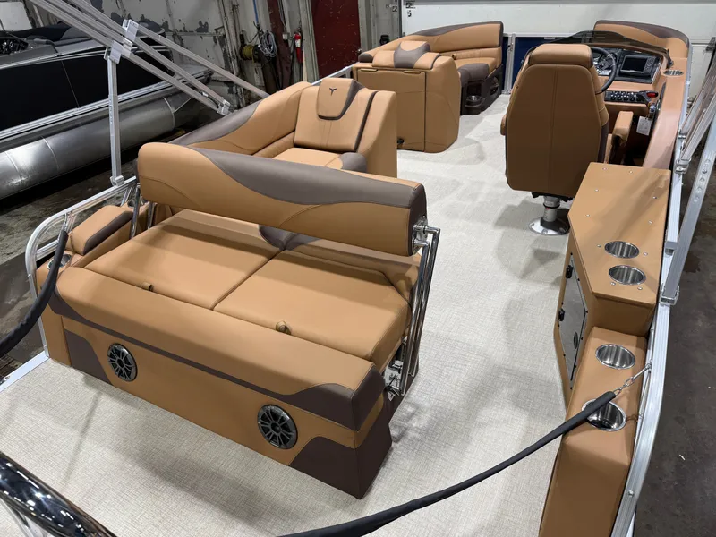 Slide: The Image of Tahoe LTZ 2185 Cruise Rear Bench (CRB) & Honda 4-Stroke EFI 2026 - 21