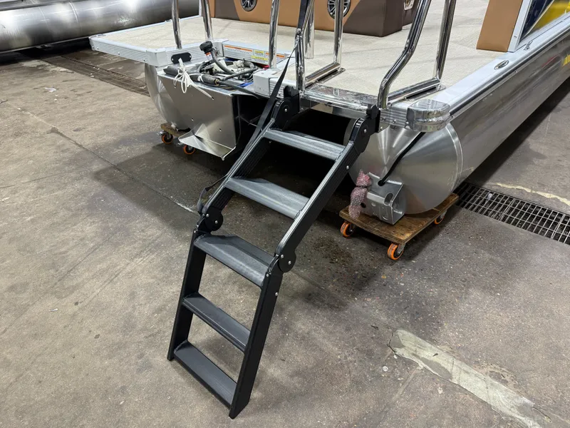 Slide: The Image of Tahoe LTZ 2185 Cruise Rear Bench (CRB) & Honda 4-Stroke EFI 2026 - 40