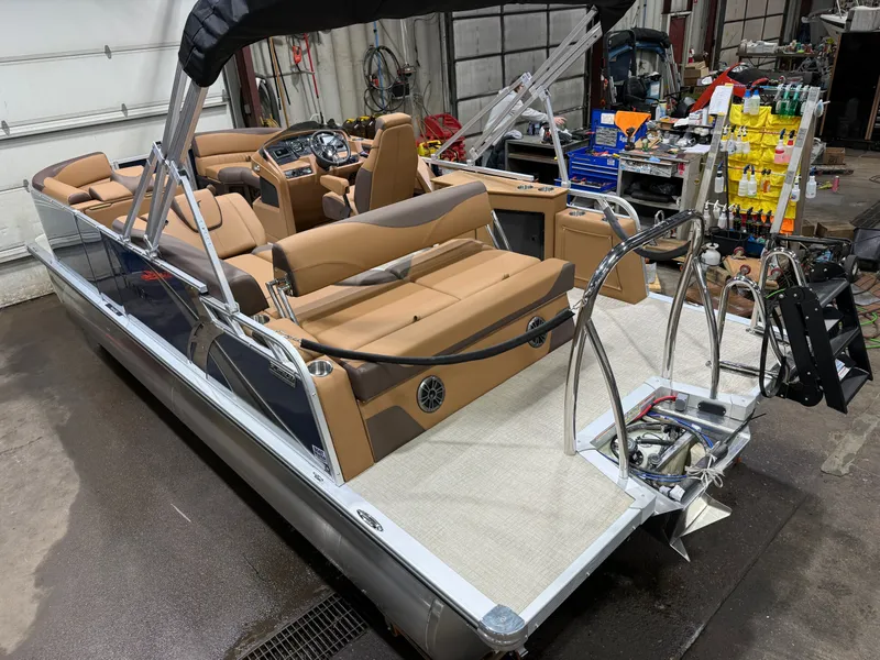 Slide: The Image of Tahoe LTZ 2185 Cruise Rear Bench (CRB) & Honda 4-Stroke EFI 2026 - 42