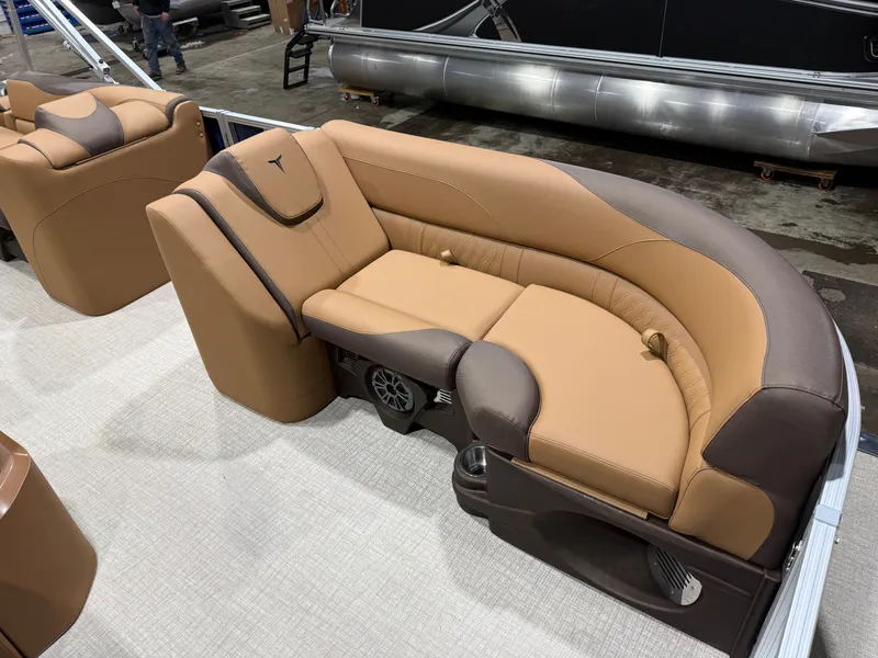 Slide: The Image of Tahoe LTZ 2185 Cruise Rear Bench (CRB) & Honda 4-Stroke EFI 2026 - 7