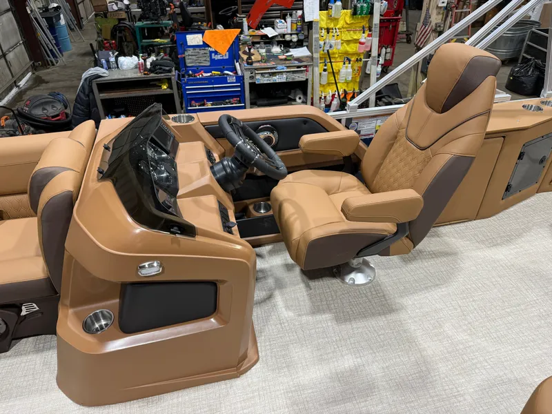 Slide: The Image of Tahoe LTZ 2185 Cruise Rear Bench (CRB) & Honda 4-Stroke EFI 2026 - 8