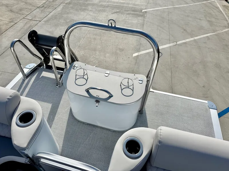 Slide: The Image of Avalon Catalina Quad Lounge - 23 FT w/ 150HP Mercury 2026 - 10