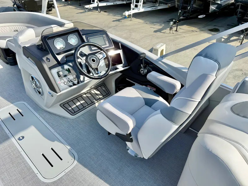 Slide: The Image of Avalon Catalina Quad Lounge - 23 FT w/ 150HP Mercury 2026 - 5