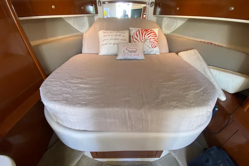 Slide: The Image of 2008 Sea Ray Sundancer 330 cabin with cozy bed and decorative pillows. - 43