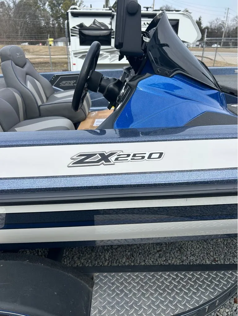 Slide: The Image of Skeeter ZX250 2019 - 4