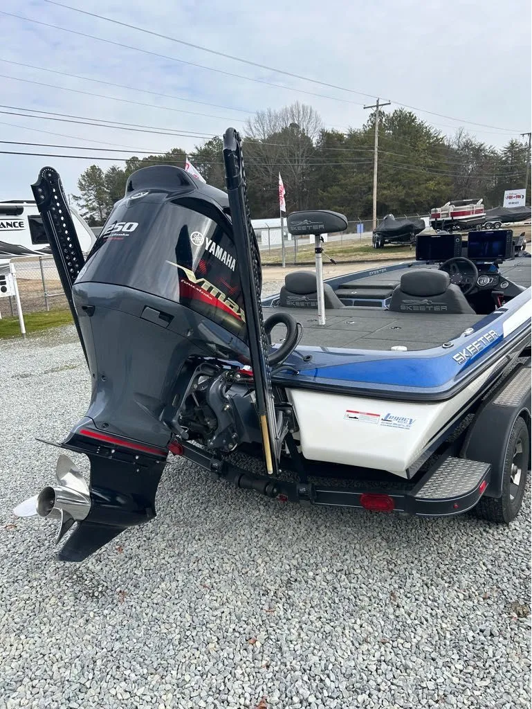 Slide: The Image of Skeeter ZX250 2019 - 5