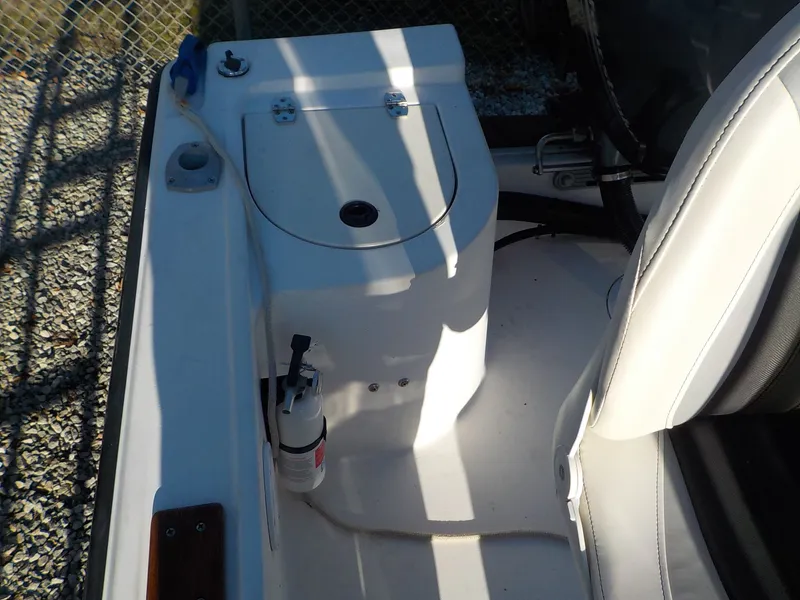 Slide: The Image of Mako 171 Center Console 1998 - 11