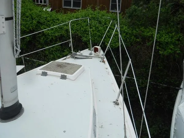 Slide: The Image of Pearson 28 Sloop 1980 - 2