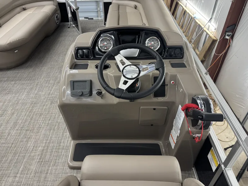 Slide: The Image of Ranger REATA CLASSIC SERIES 200C 2025 - 13