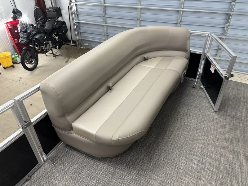 Slide: The Image of Ranger REATA CLASSIC SERIES 200C 2025 - 15