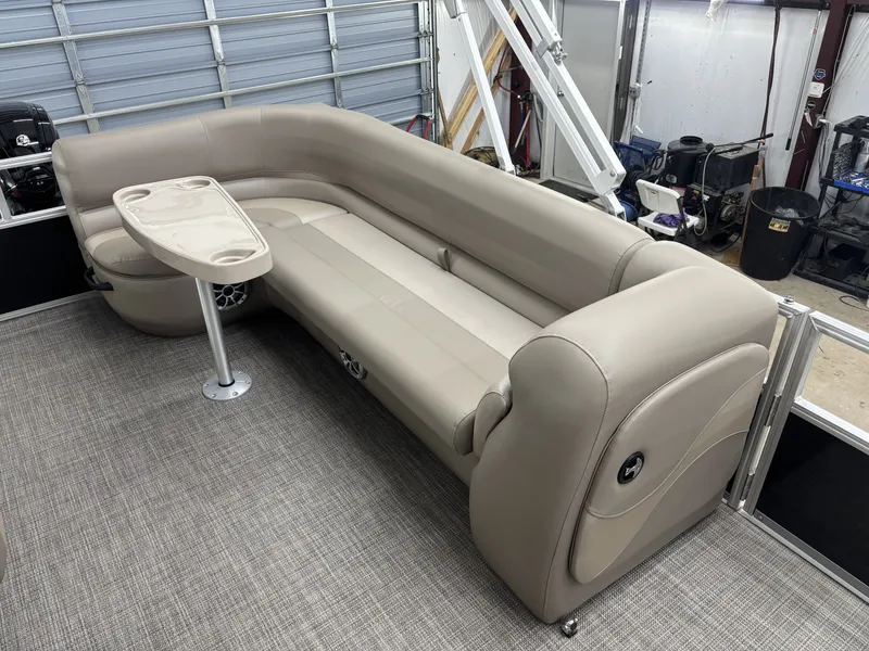 Slide: The Image of Ranger REATA CLASSIC SERIES 200C 2025 - 4