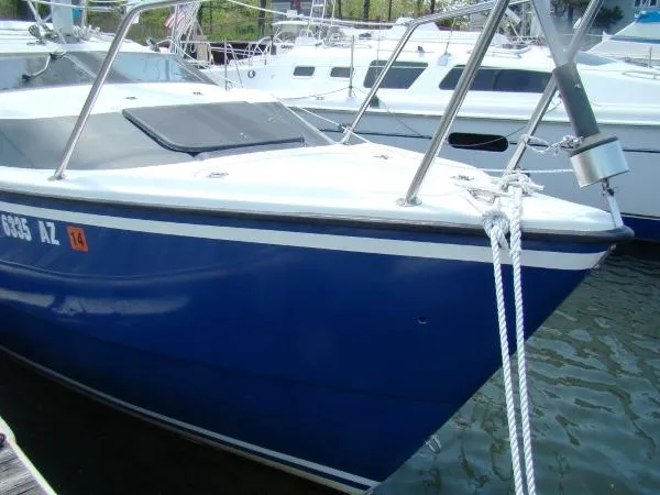 Slide: The Image of Macgregor 26M 2003 - 3