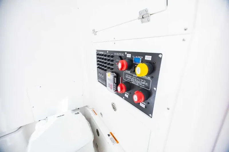 Slide: The Image of Caymas 28 HB Twin 2022 - 11