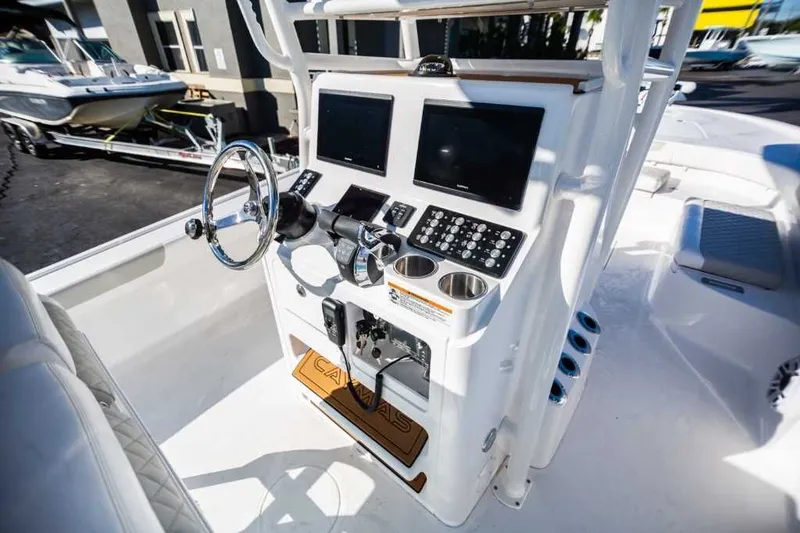 Slide: The Image of Caymas 28 HB Twin 2022 - 16