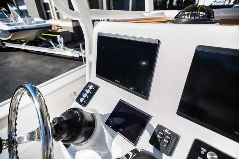 Slide: The Image of Caymas 28 HB Twin 2022 - 17