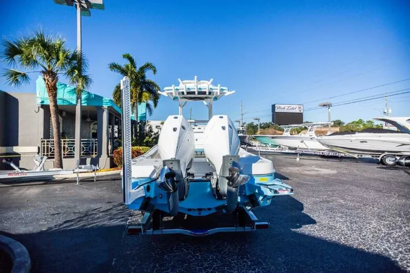 Slide: The Image of Caymas 28 HB Twin 2022 - 3