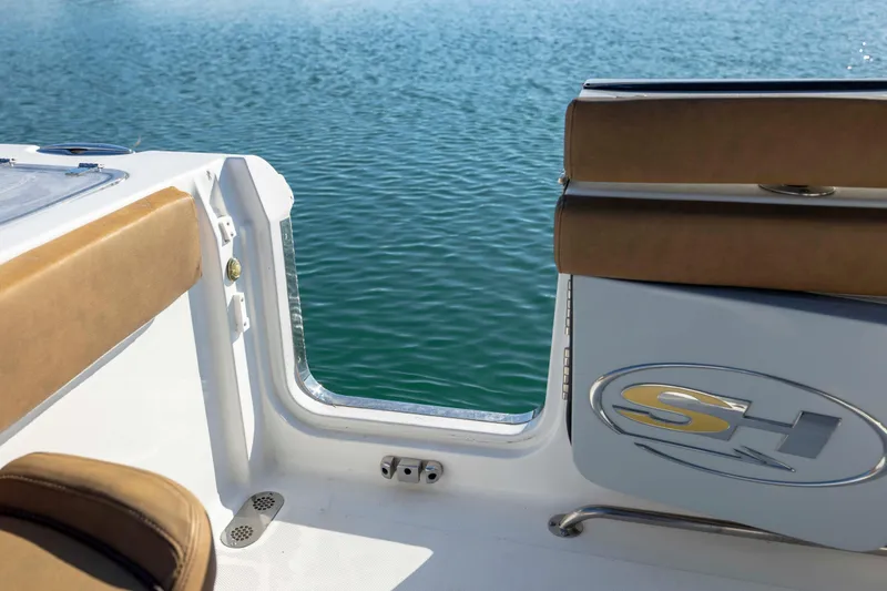 Slide: The Image of 2022 Sea Hunt Gamefish 25 boat interior with water view. - 9