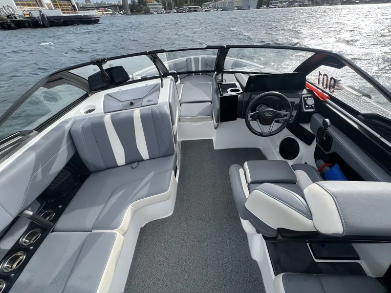 Slide: The Image of Malibu Wakesetter 22 LSV 2025 - 10