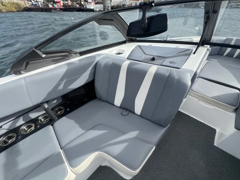 Slide: The Image of Malibu Wakesetter 22 LSV 2025 - 11