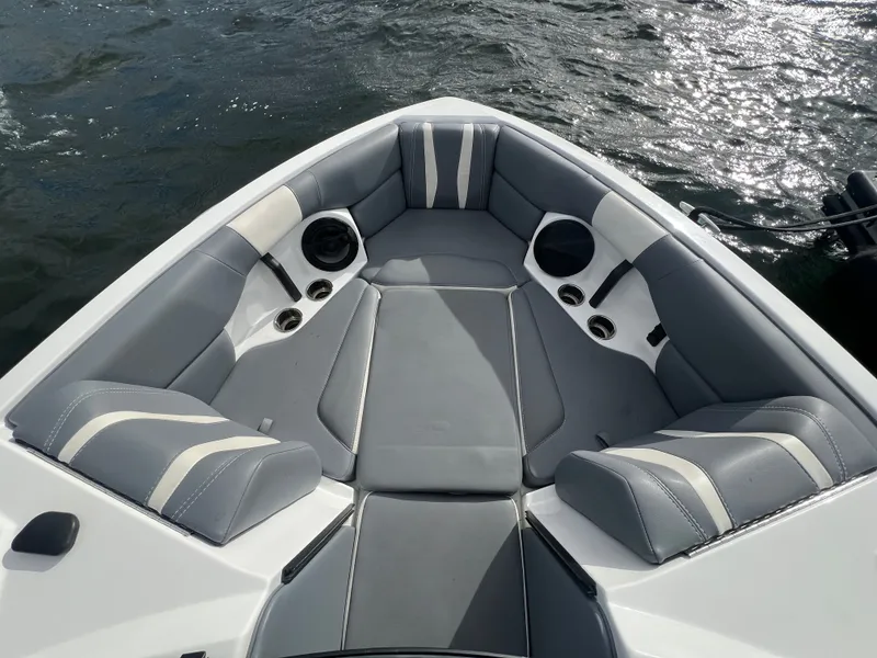 Slide: The Image of Malibu Wakesetter 22 LSV 2025 - 14